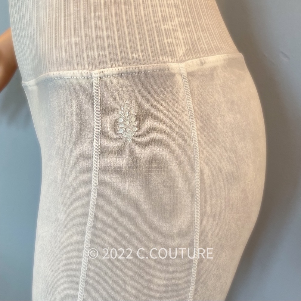 NEW FREE PEOPLE High-Rise 7/8 Good Karma 2-Pocket Leggings and Karma bra $136 - Picture 9 of 16